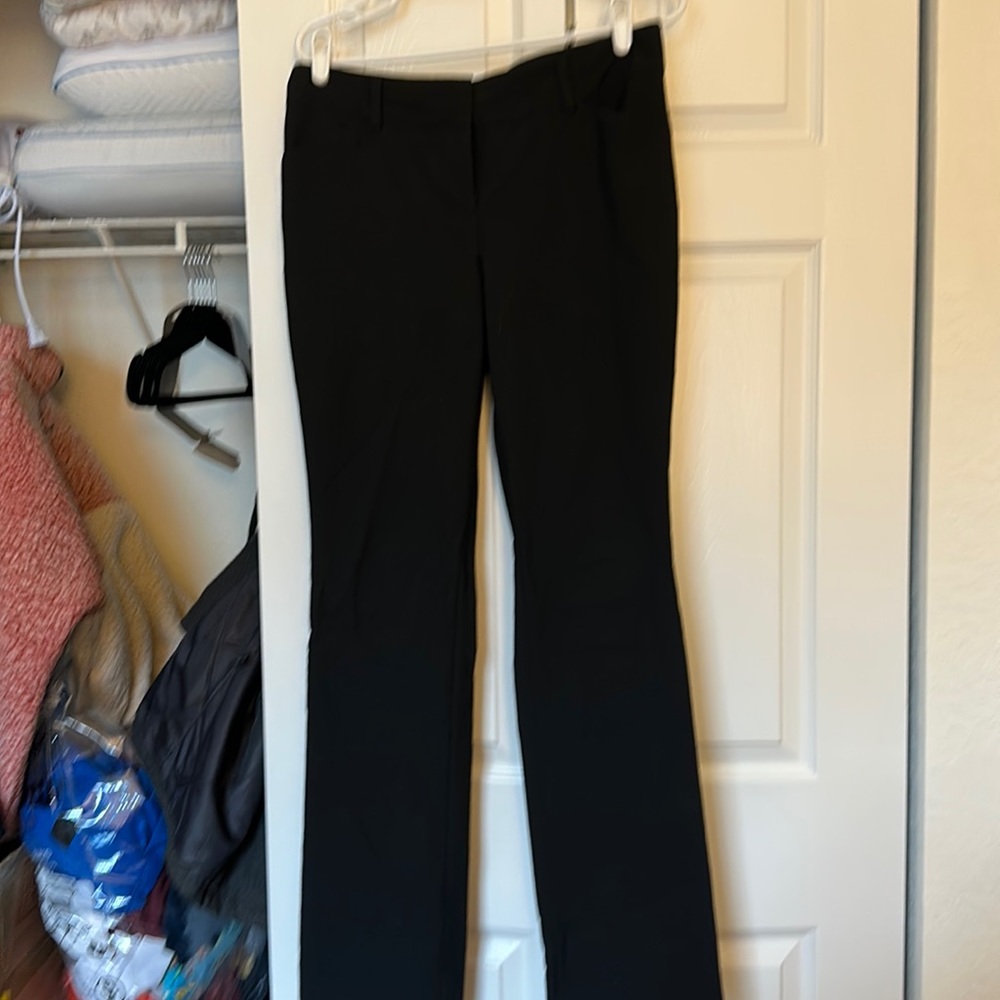 Express editor size 8 black work pants. Right leg needs hemmed